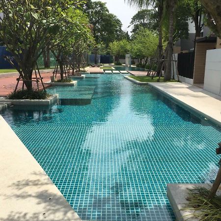 Baan Dhewaran Beachfront Villa На Джомтиен Екстериор снимка