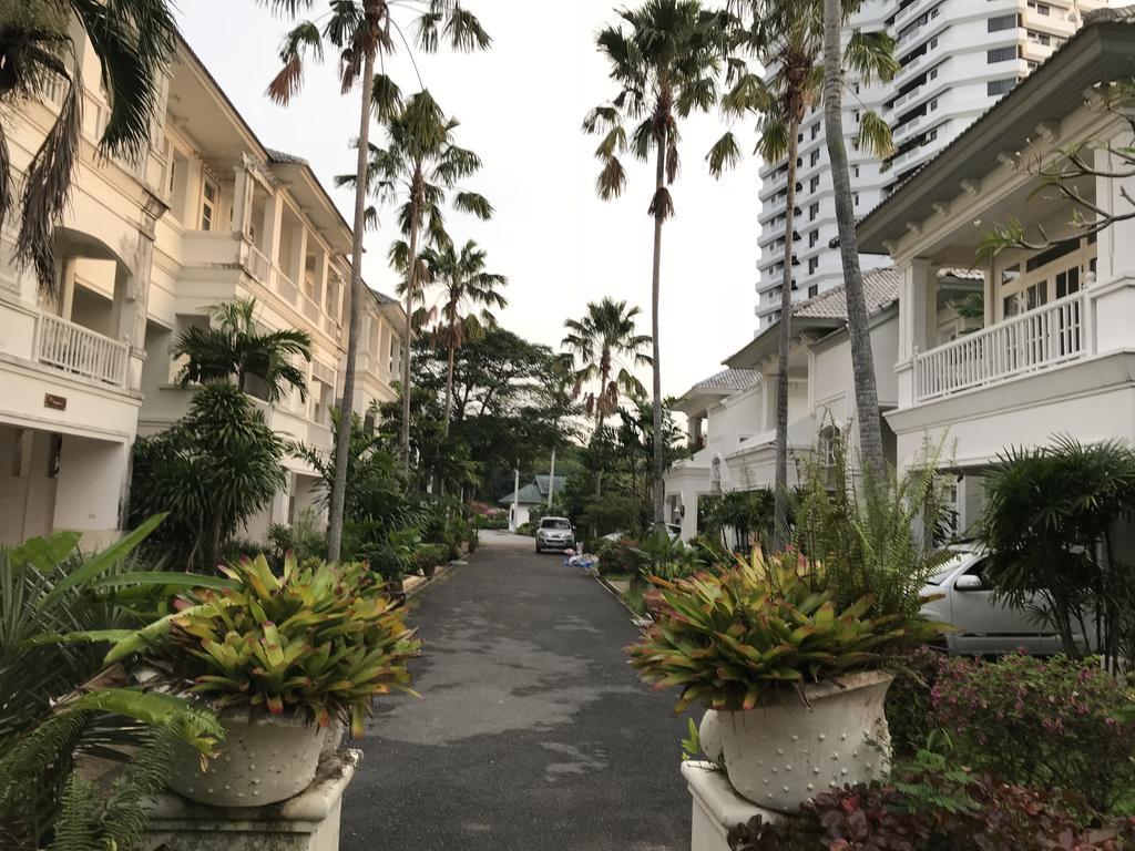 Baan Dhewaran Beachfront Villa На Джомтиен Екстериор снимка