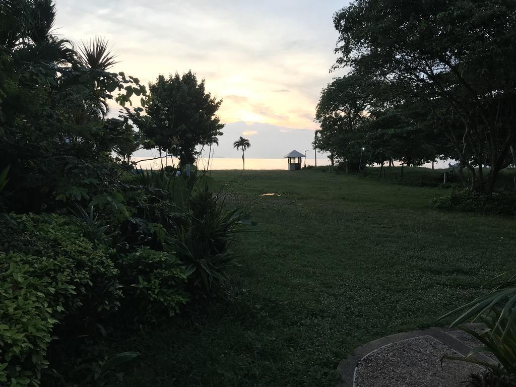 Baan Dhewaran Beachfront Villa На Джомтиен Екстериор снимка