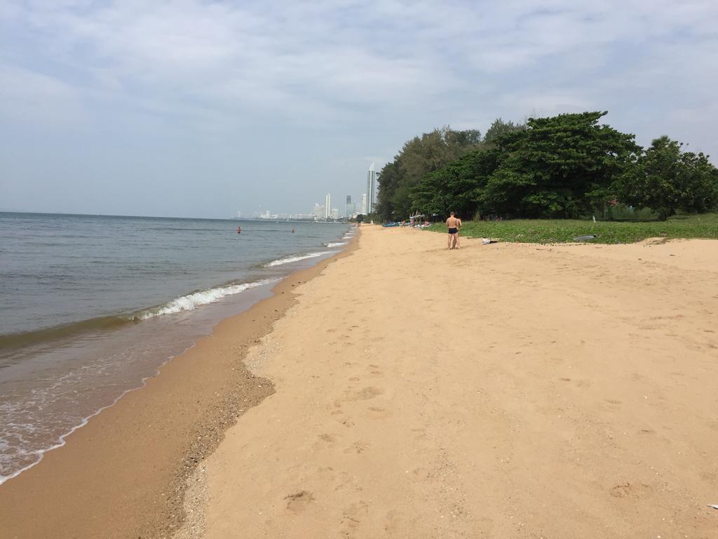 Baan Dhewaran Beachfront Villa На Джомтиен Екстериор снимка