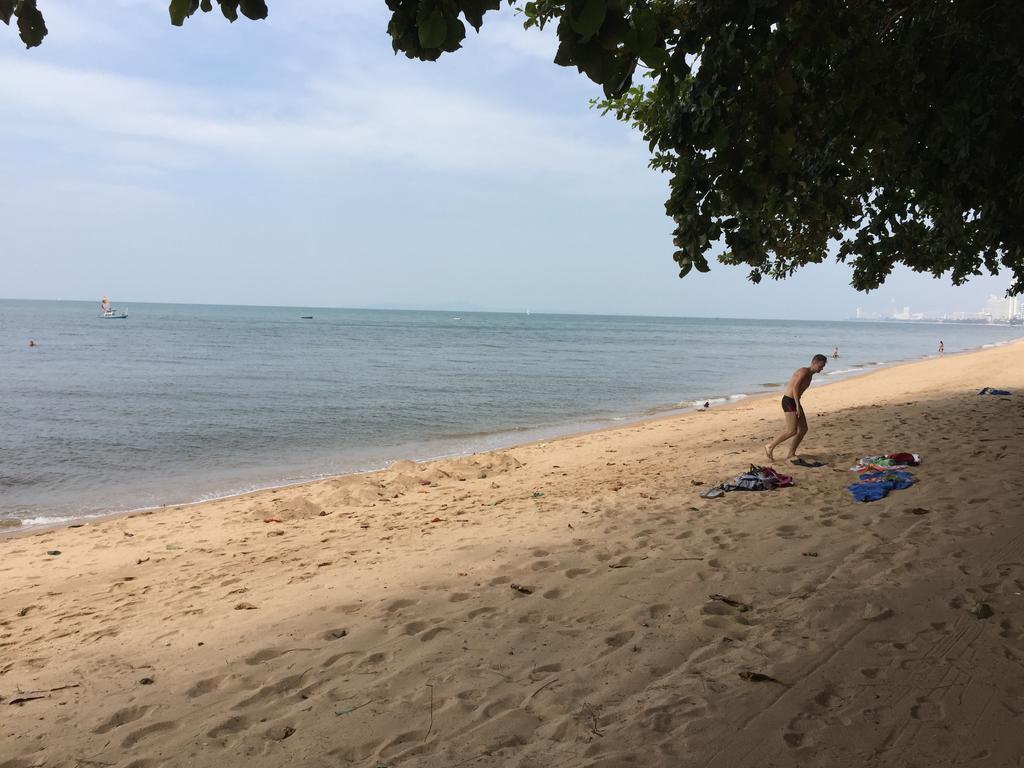 Baan Dhewaran Beachfront Villa На Джомтиен Екстериор снимка