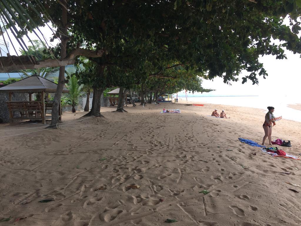 Baan Dhewaran Beachfront Villa На Джомтиен Екстериор снимка