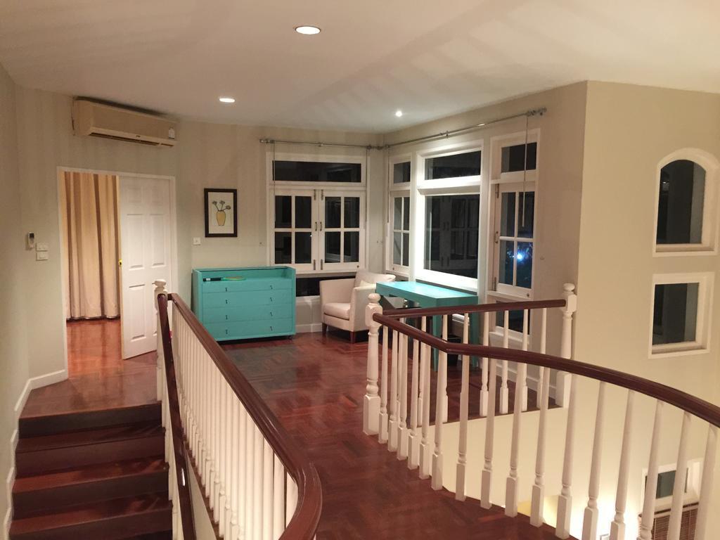 Baan Dhewaran Beachfront Villa На Джомтиен Екстериор снимка