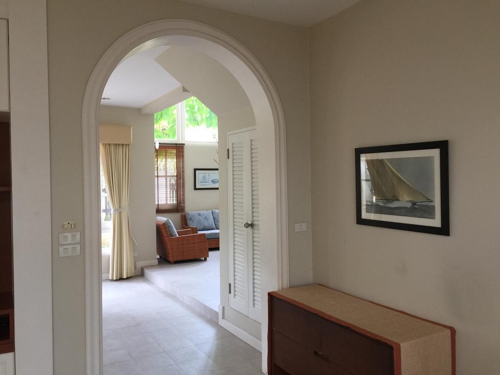 Baan Dhewaran Beachfront Villa На Джомтиен Екстериор снимка