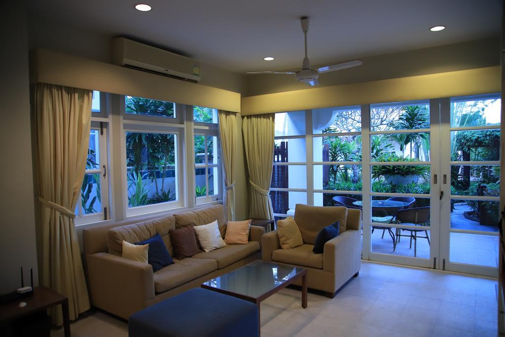 Baan Dhewaran Beachfront Villa На Джомтиен Екстериор снимка