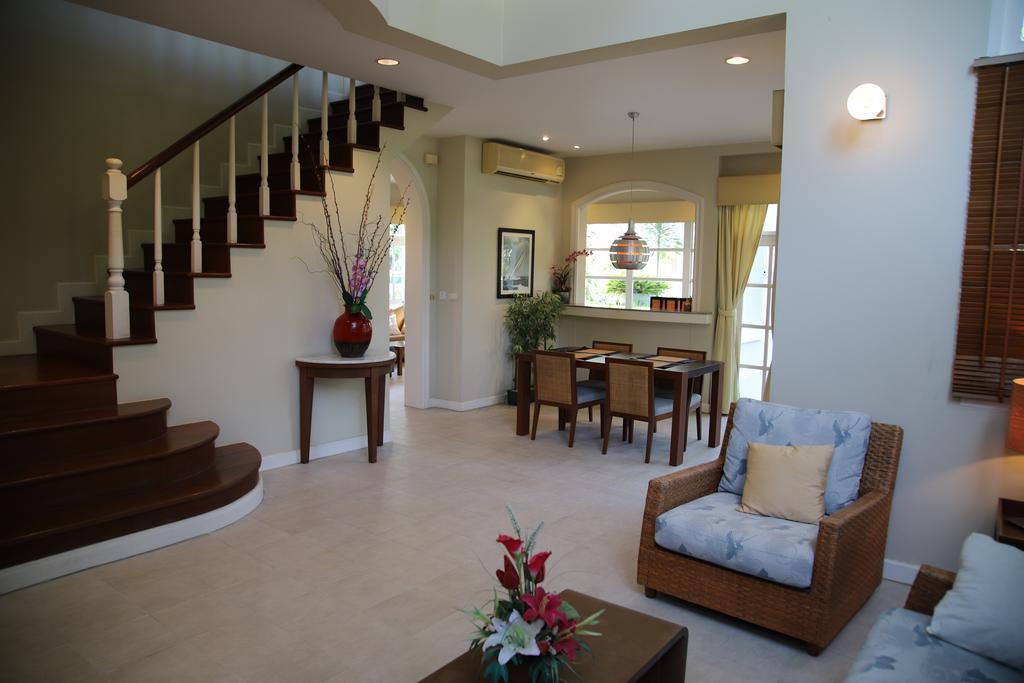 Baan Dhewaran Beachfront Villa На Джомтиен Екстериор снимка