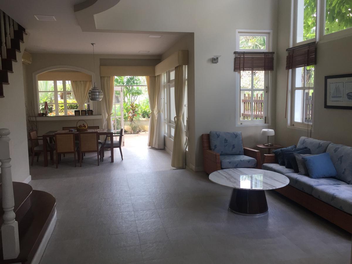 Baan Dhewaran Beachfront Villa На Джомтиен Екстериор снимка