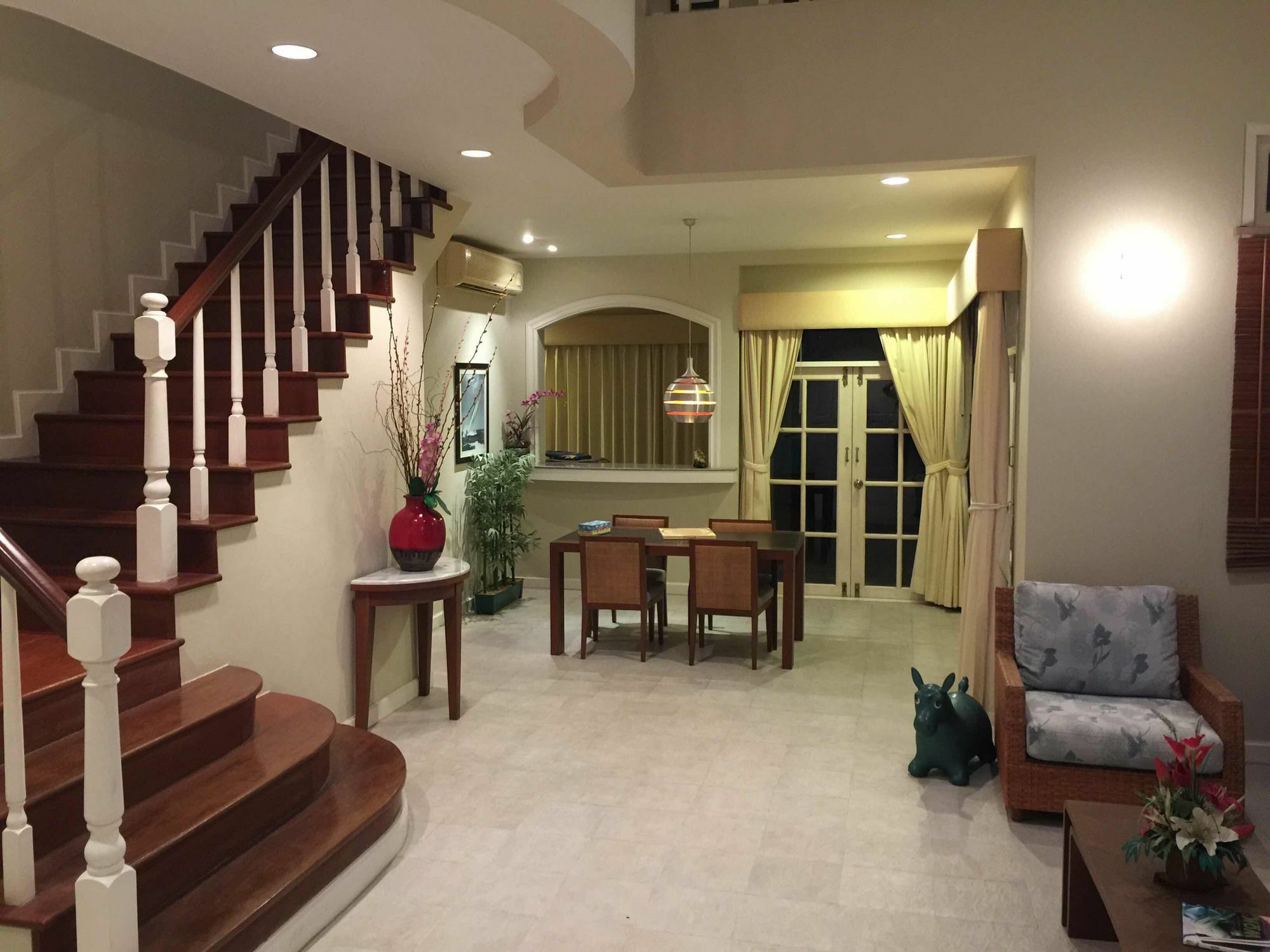 Baan Dhewaran Beachfront Villa На Джомтиен Екстериор снимка