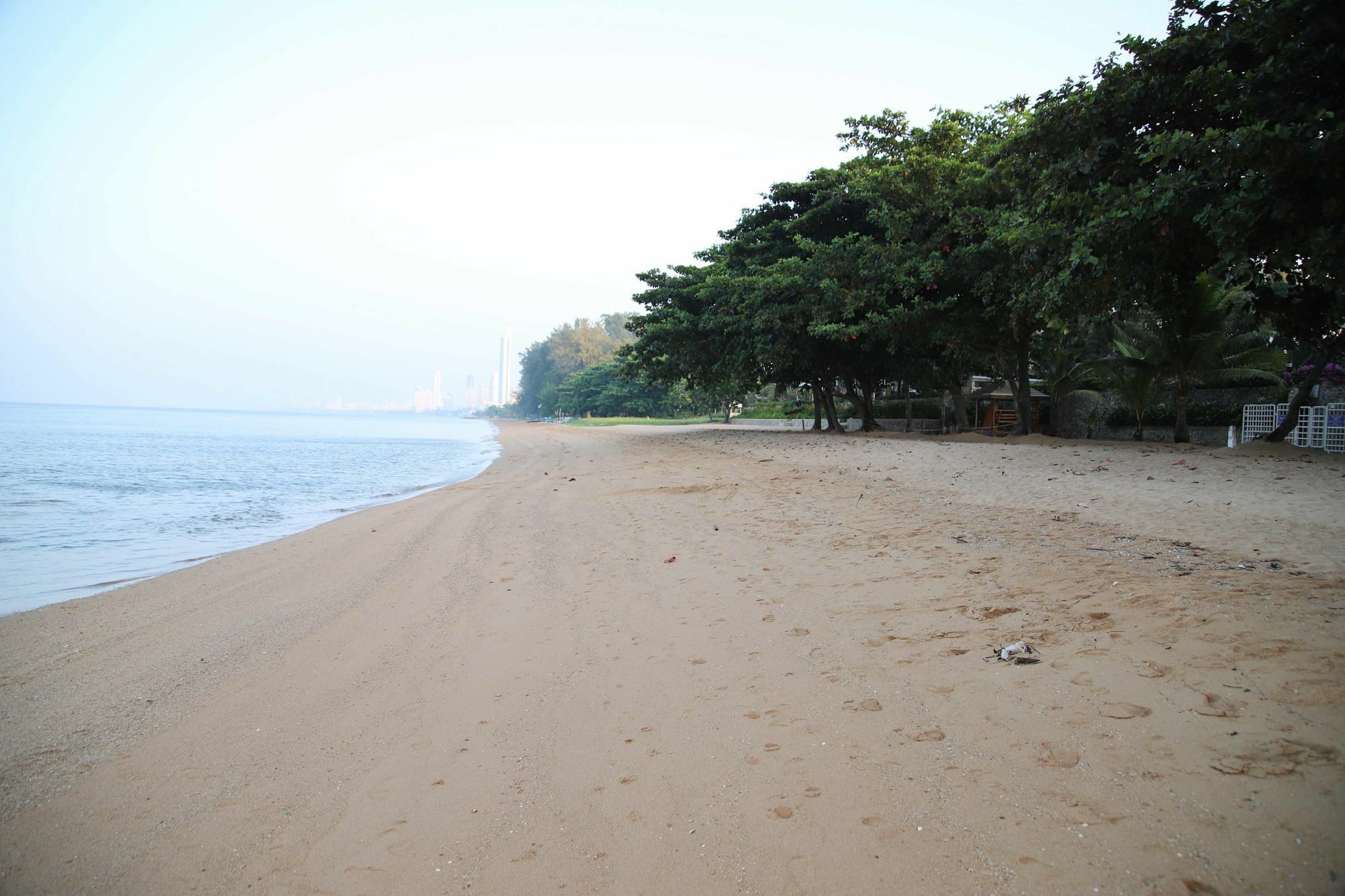 Baan Dhewaran Beachfront Villa На Джомтиен Екстериор снимка