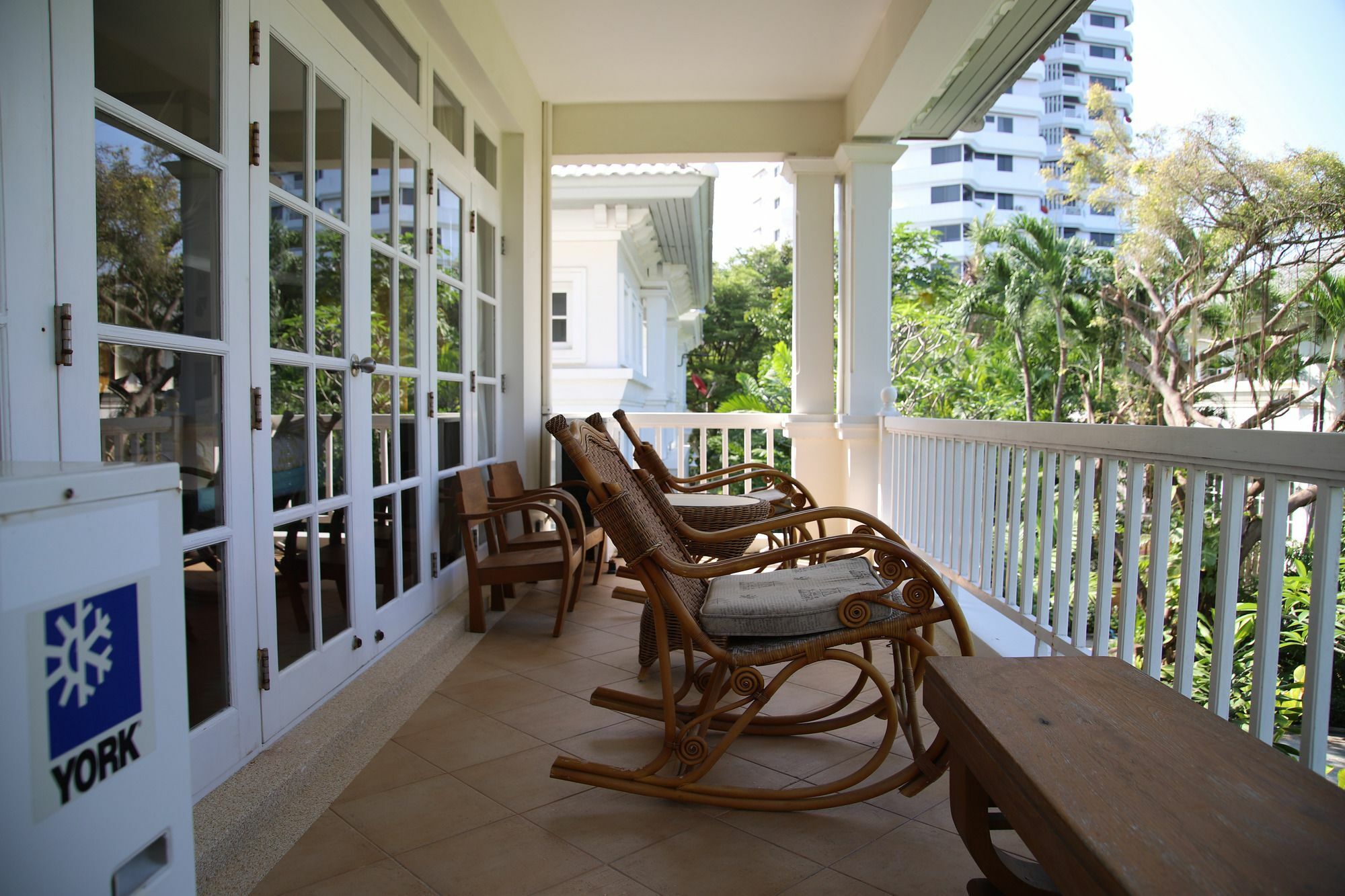 Baan Dhewaran Beachfront Villa На Джомтиен Екстериор снимка
