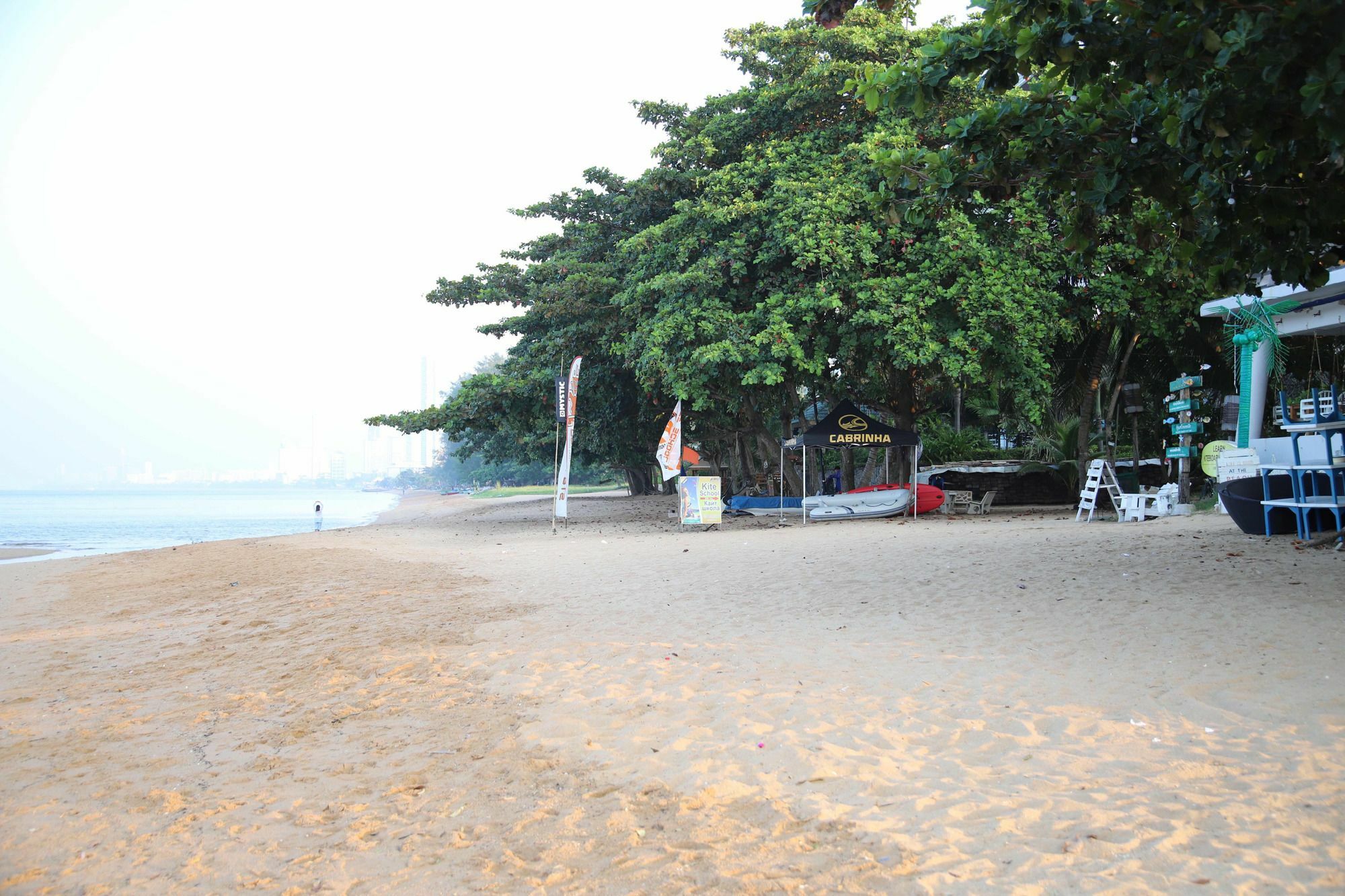 Baan Dhewaran Beachfront Villa На Джомтиен Екстериор снимка