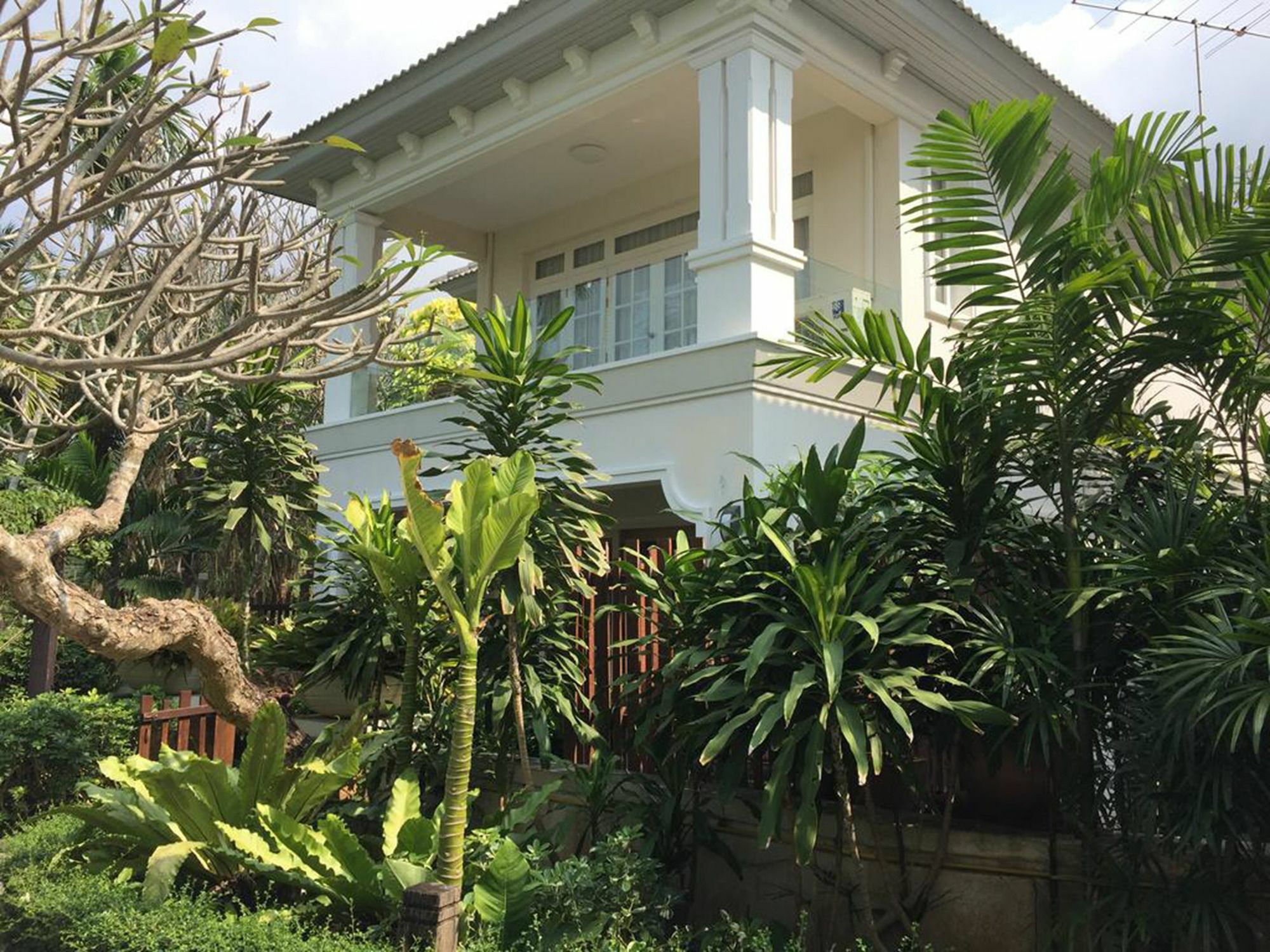Baan Dhewaran Beachfront Villa На Джомтиен Екстериор снимка