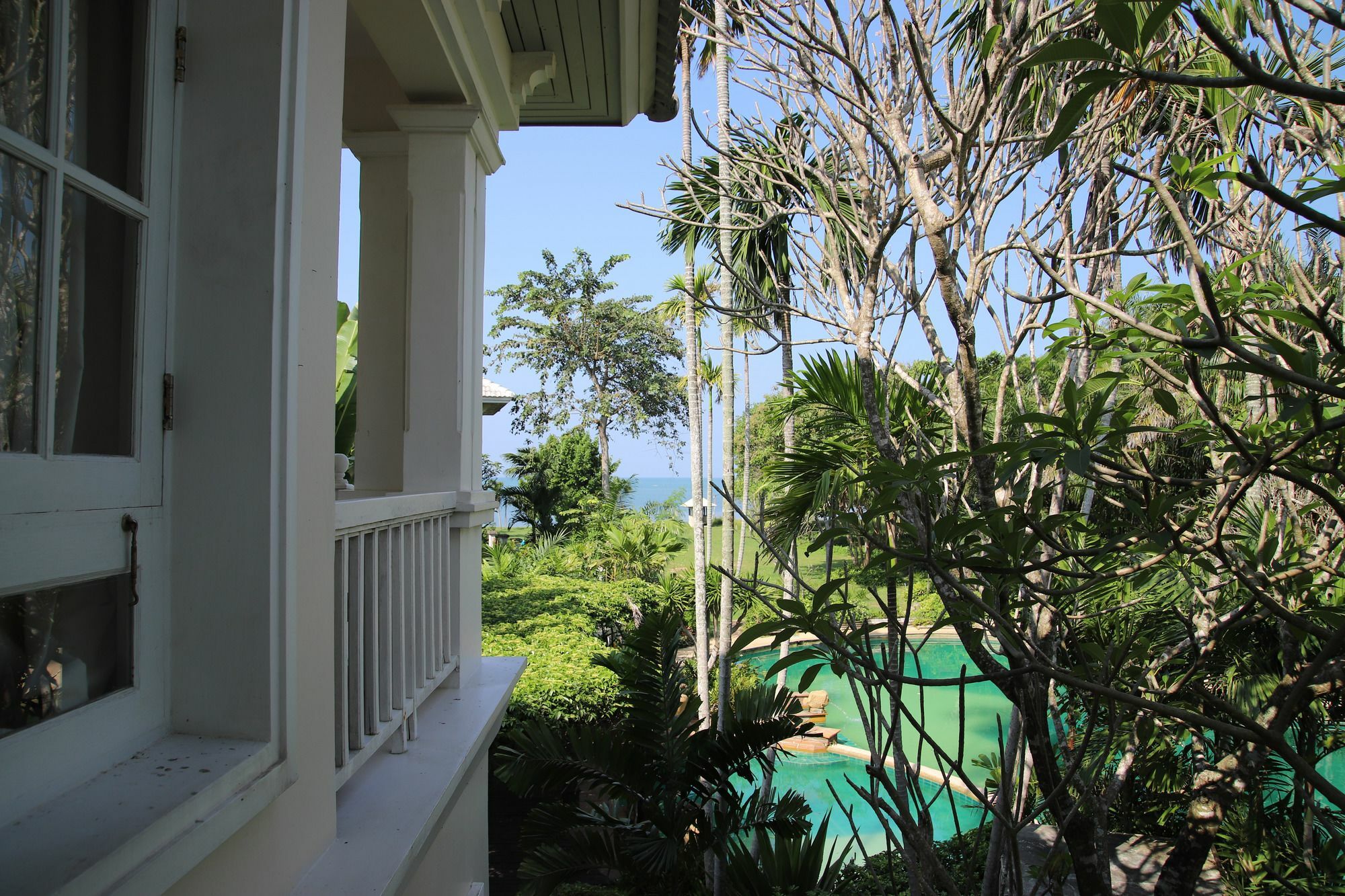 Baan Dhewaran Beachfront Villa На Джомтиен Екстериор снимка