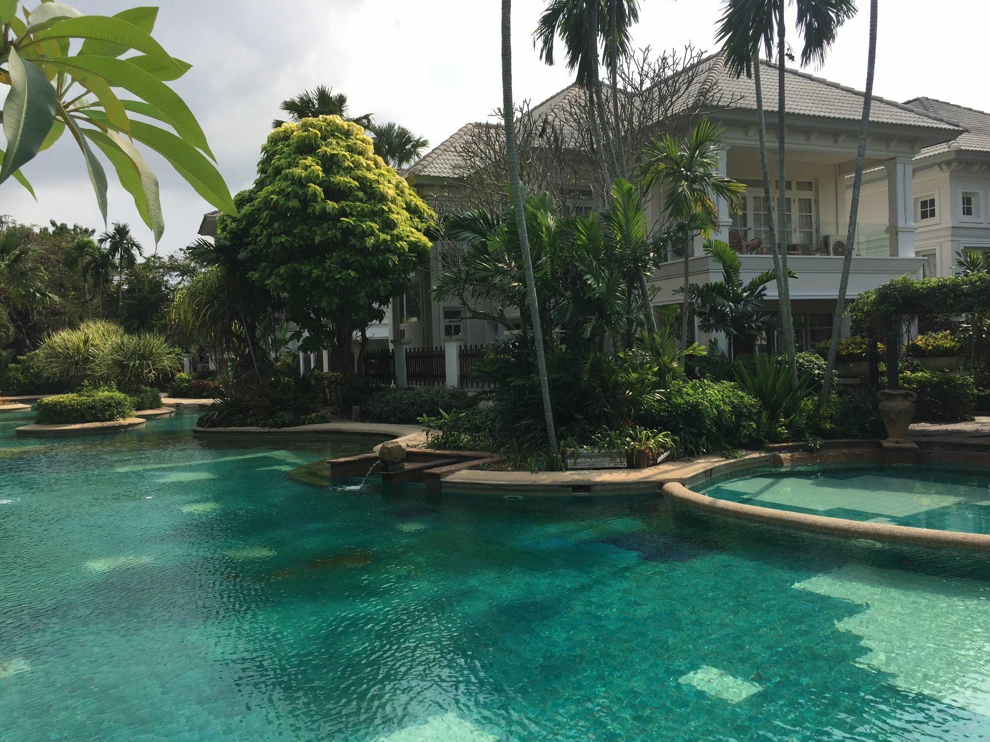 Baan Dhewaran Beachfront Villa На Джомтиен Екстериор снимка