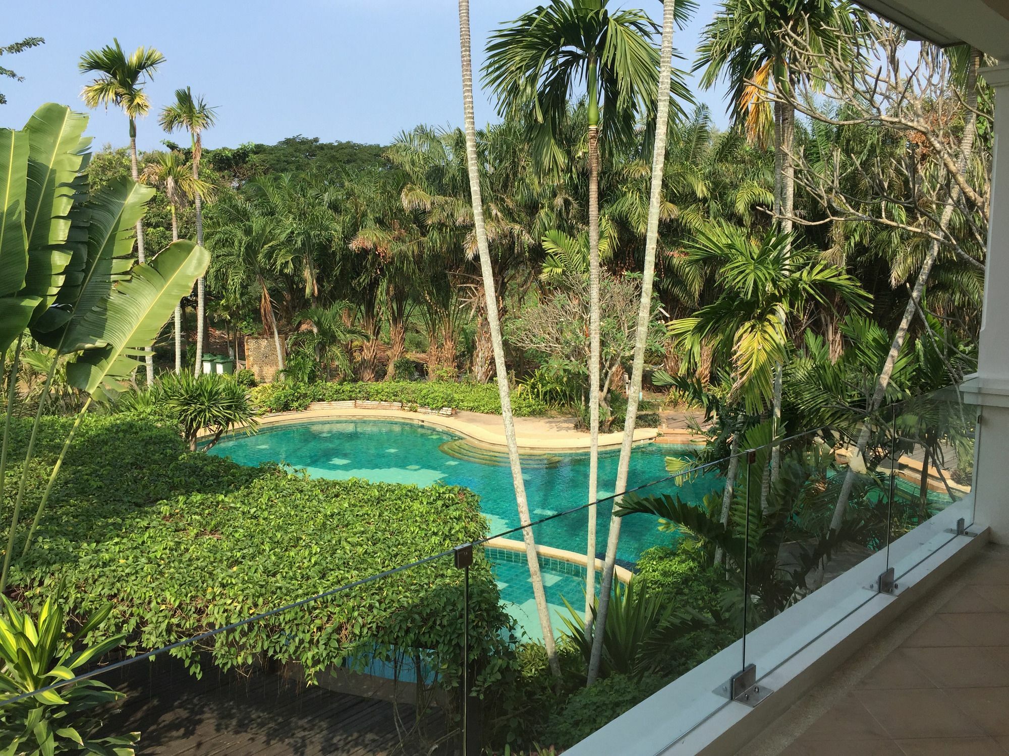 Baan Dhewaran Beachfront Villa На Джомтиен Екстериор снимка